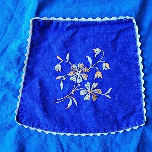 Vintage Half Apron Grannycore Handmade Embroidery Flowers Pocket Cottagecore - Picture 2 of 16